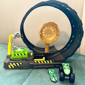 Hot Wheels Monster Truck Epic Loop Challenge